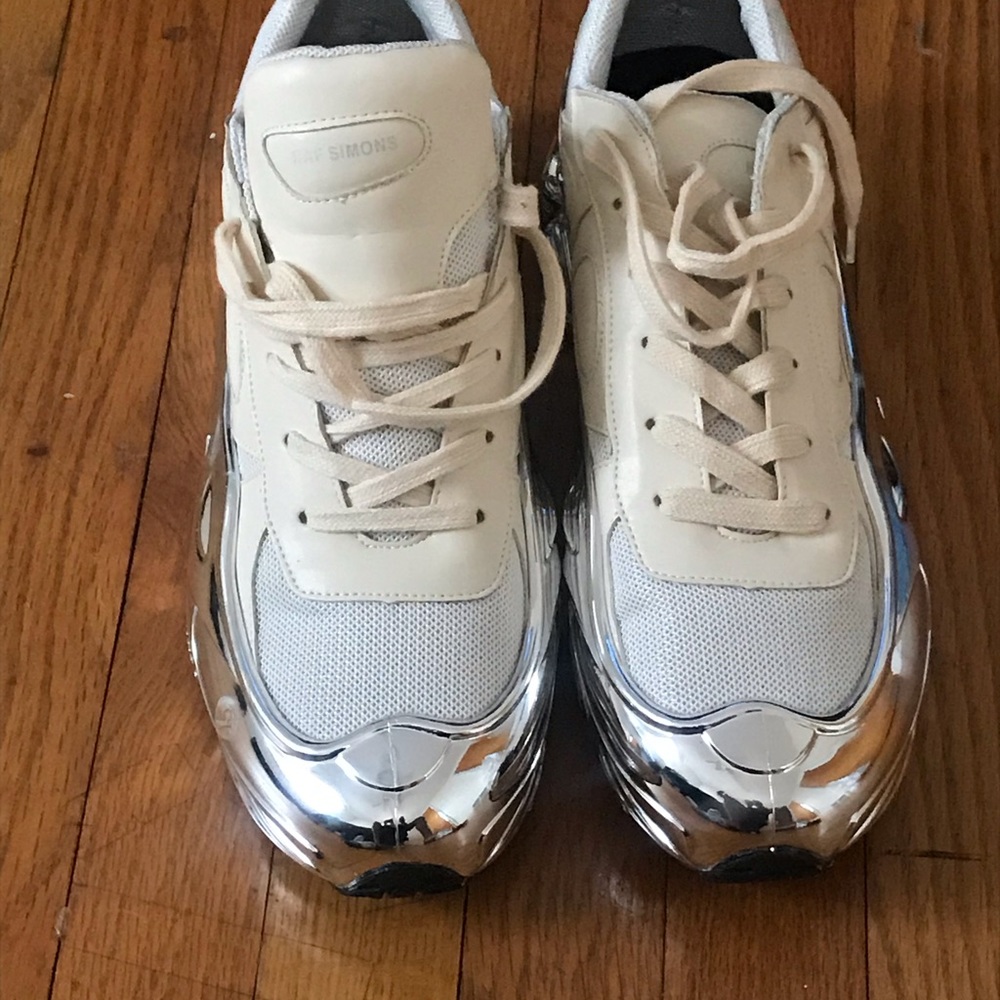 Shoes - Picture 6 of 7